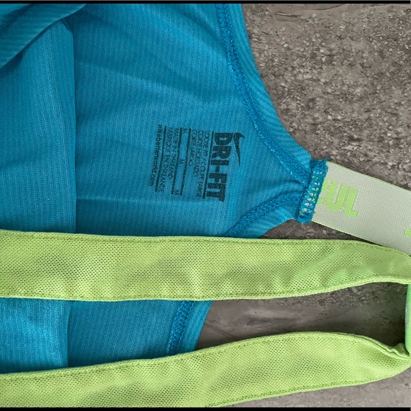 Nike Sports Top - Picture 3 of 3